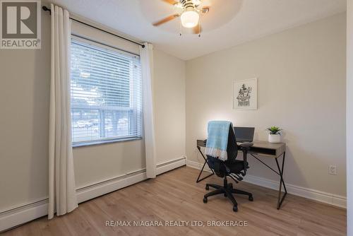 209 - 6390 Huggins Street, Niagara Falls (Stamford), ON - Indoor Photo Showing Office