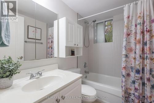 209 - 6390 Huggins Street, Niagara Falls (Stamford), ON - Indoor Photo Showing Bathroom