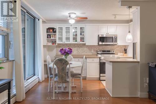 209 - 6390 Huggins Street, Niagara Falls (Stamford), ON - Indoor Photo Showing Kitchen