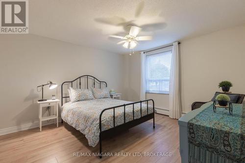 209 - 6390 Huggins Street, Niagara Falls (Stamford), ON - Indoor Photo Showing Bedroom