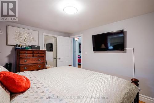 415 Jane Avenue, Oshawa, ON - Indoor Photo Showing Bedroom