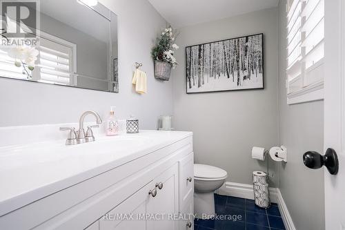415 Jane Avenue, Oshawa, ON - Indoor Photo Showing Bathroom