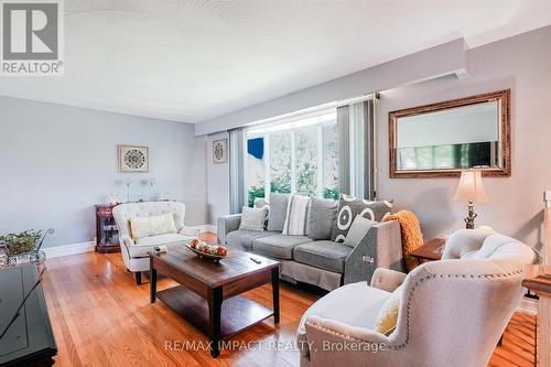 415 Jane Avenue, Oshawa, ON - Indoor Photo Showing Living Room