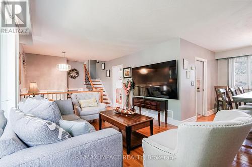 415 Jane Avenue, Oshawa, ON - Indoor Photo Showing Living Room