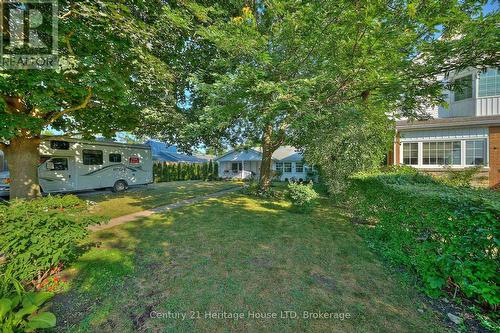 Large front yard and lot with mature trees - 662 Lakeshore Road, Fort Erie (Lakeshore), ON - Outdoor