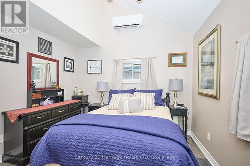 Main Floor Second Bedroom with windows - 662 Lakeshore Road, Fort Erie (Lakeshore), ON - Indoor Photo Showing Bedroom