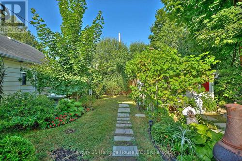 Private backyard garden with walkway & gardens - 662 Lakeshore Road, Fort Erie (Lakeshore), ON - Outdoor