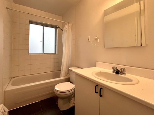 Bathroom - 7-658 Av. Mercille, Saint-Lambert, QC - Indoor Photo Showing Bathroom