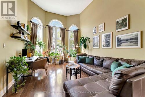 46 Orr Crescent, Hamilton, ON - Indoor Photo Showing Living Room