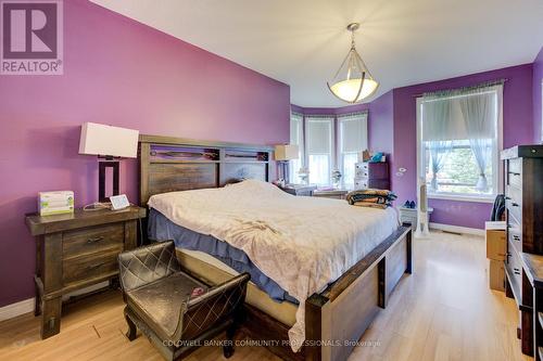 7 Robinson Street S, Grimsby, ON - Indoor Photo Showing Bedroom