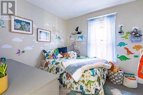 58 Chatham Street, Hamilton, ON - Indoor Photo Showing Bedroom
