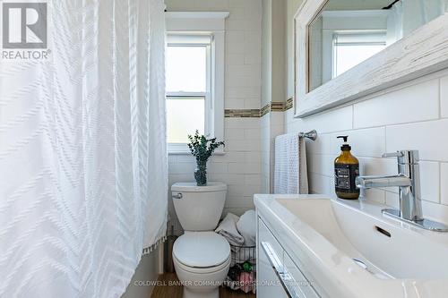 58 Chatham Street, Hamilton, ON - Indoor Photo Showing Bathroom