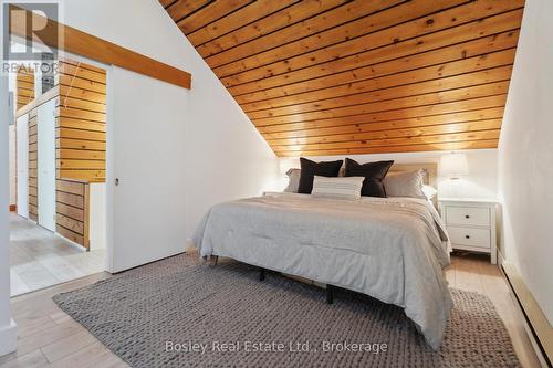 101 St Moritz Crescent, Blue Mountains, ON - Indoor Photo Showing Bedroom
