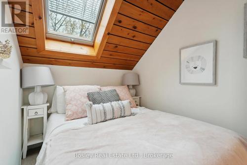 101 St Moritz Crescent, Blue Mountains, ON - Indoor Photo Showing Bedroom