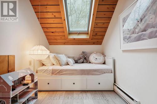 101 St Moritz Crescent, Blue Mountains, ON - Indoor Photo Showing Bedroom