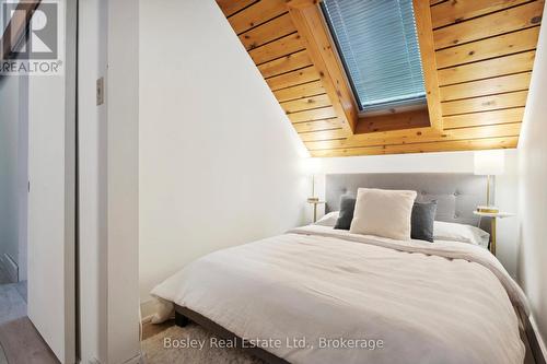 101 St Moritz Crescent, Blue Mountains, ON - Indoor Photo Showing Bedroom
