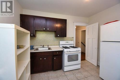 14 Spruceside Avenue, Hamilton, ON - Indoor Photo Showing Kitchen