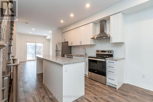 1724 Pleasure Valley Path, Oshawa, ON - Indoor Photo Showing Kitchen With Upgraded Kitchen