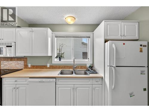 4804 25 Avenue, Vernon, BC - Indoor Photo Showing Kitchen With Double Sink