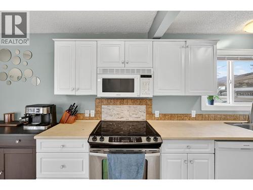 4804 25 Avenue, Vernon, BC - Indoor Photo Showing Kitchen