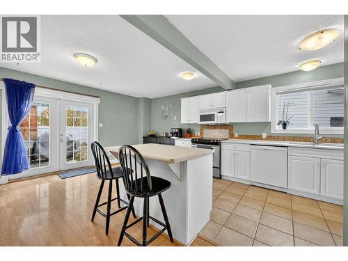4804 25 Avenue, Vernon, BC - Indoor Photo Showing Kitchen With Double Sink