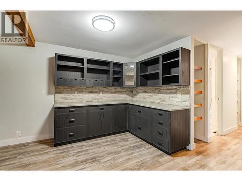 880 Hollydell Road, Kelowna, BC - Indoor