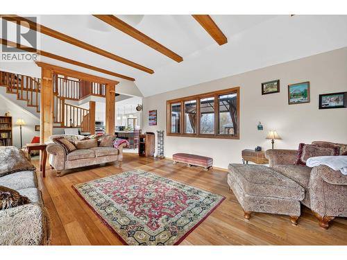 3194 Johnson Road, Salmon Arm, BC - Indoor Photo Showing Living Room