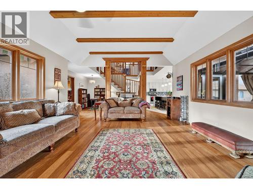 3194 Johnson Road, Salmon Arm, BC - Indoor Photo Showing Living Room