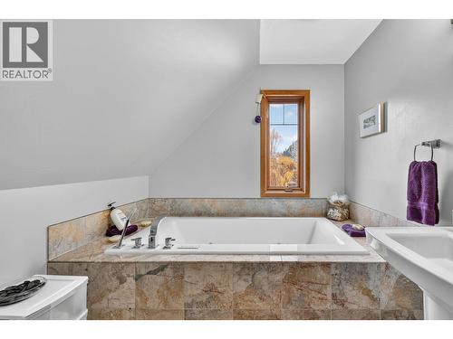 3194 Johnson Road, Salmon Arm, BC - Indoor Photo Showing Bathroom