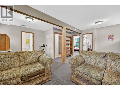 3194 Johnson Road, Salmon Arm, BC - Indoor Photo Showing Living Room
