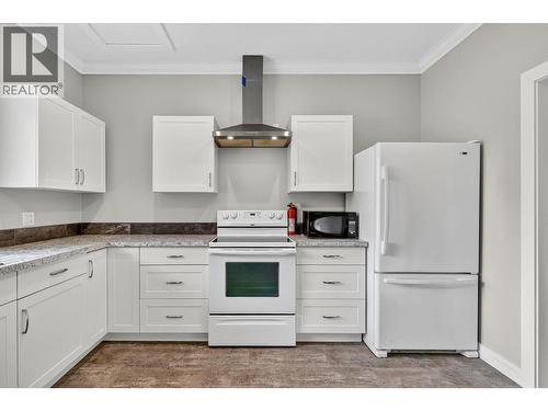 3194 Johnson Road, Salmon Arm, BC - Indoor Photo Showing Kitchen