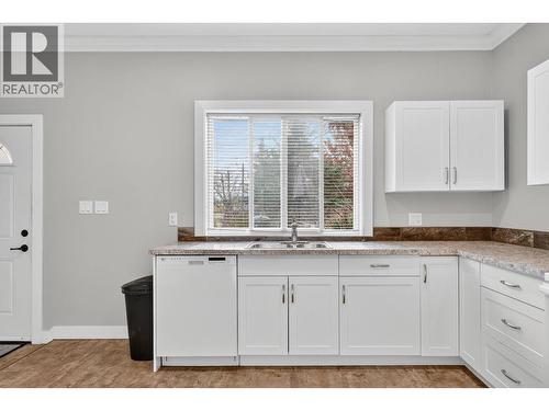 3194 Johnson Road, Salmon Arm, BC - Indoor Photo Showing Kitchen