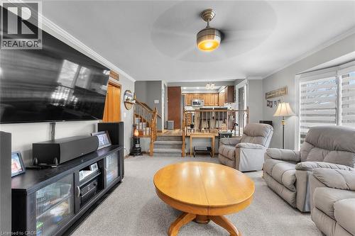 20 Carluccio Crescent, St. Catharines, ON - Indoor Photo Showing Living Room
