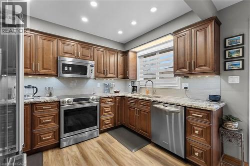 20 Carluccio Crescent, St. Catharines, ON - Indoor Photo Showing Kitchen