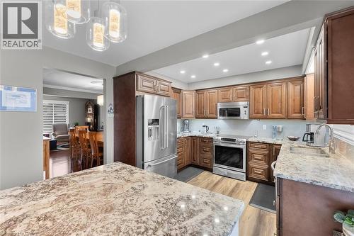 20 Carluccio Crescent, St. Catharines, ON - Indoor Photo Showing Kitchen