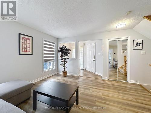 3865 Baycroft Drive, Mississauga, ON - Indoor Photo Showing Living Room