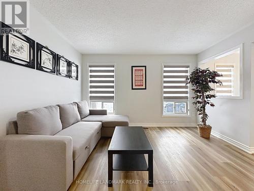3865 Baycroft Drive, Mississauga, ON - Indoor Photo Showing Living Room