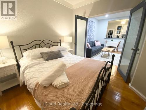 205 Prospect Street S, Hamilton, ON - Indoor Photo Showing Bedroom