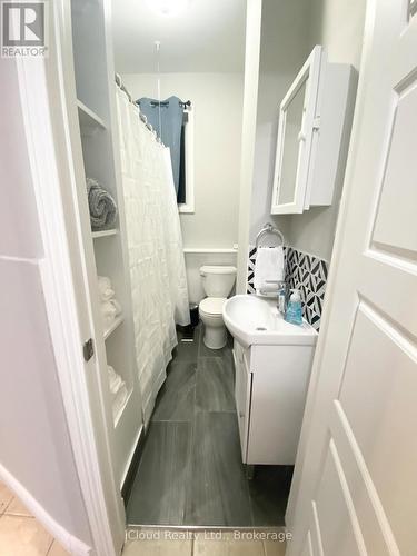 205 Prospect Street S, Hamilton, ON - Indoor Photo Showing Other Room