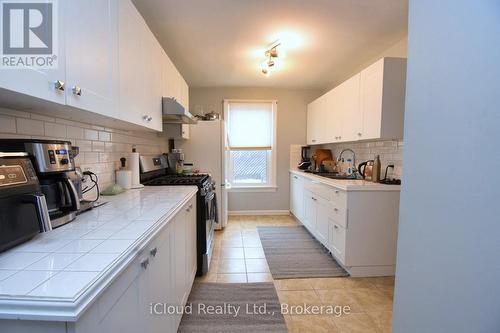 205 Prospect Street S, Hamilton, ON - Indoor Photo Showing Kitchen