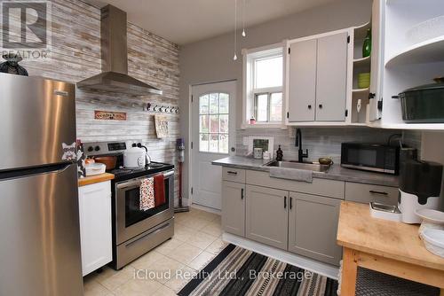 205 Prospect Street S, Hamilton, ON - Indoor Photo Showing Kitchen