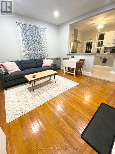 205 Prospect Street S, Hamilton, ON - Indoor Photo Showing Living Room