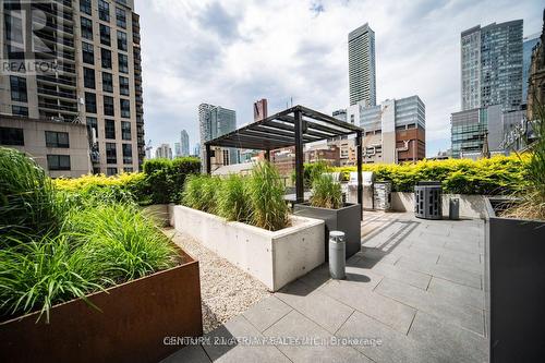1703 - 60 Shuter Street, Toronto, ON - Outdoor With Facade