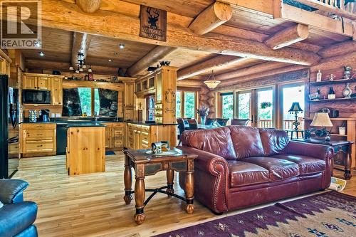 28 Nine Mile Place, Osoyoos, BC - Indoor Photo Showing Living Room