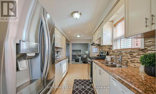 133 Shady Pine Circle, Brampton, ON - Indoor Photo Showing Kitchen With Double Sink With Upgraded Kitchen