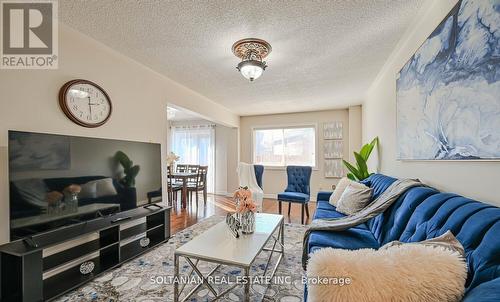 133 Shady Pine Circle, Brampton, ON - Indoor Photo Showing Living Room