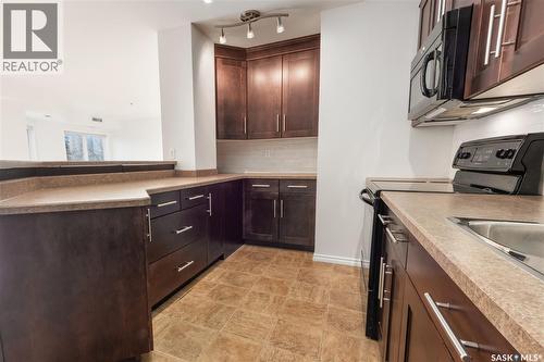 402 902 Spadina Crescent E, Saskatoon, SK - Indoor Photo Showing Kitchen