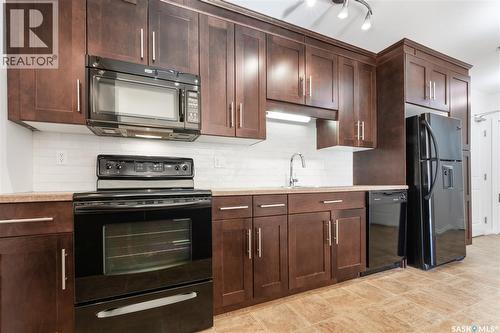 402 902 Spadina Crescent E, Saskatoon, SK - Indoor Photo Showing Kitchen
