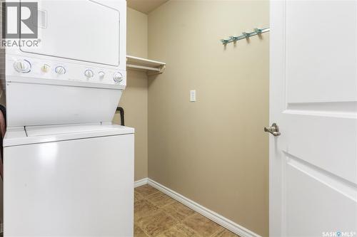 402 902 Spadina Crescent E, Saskatoon, SK - Indoor Photo Showing Laundry Room