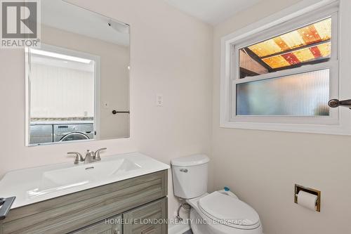 163 Centre Street W, London South (South D), ON - Indoor Photo Showing Bathroom